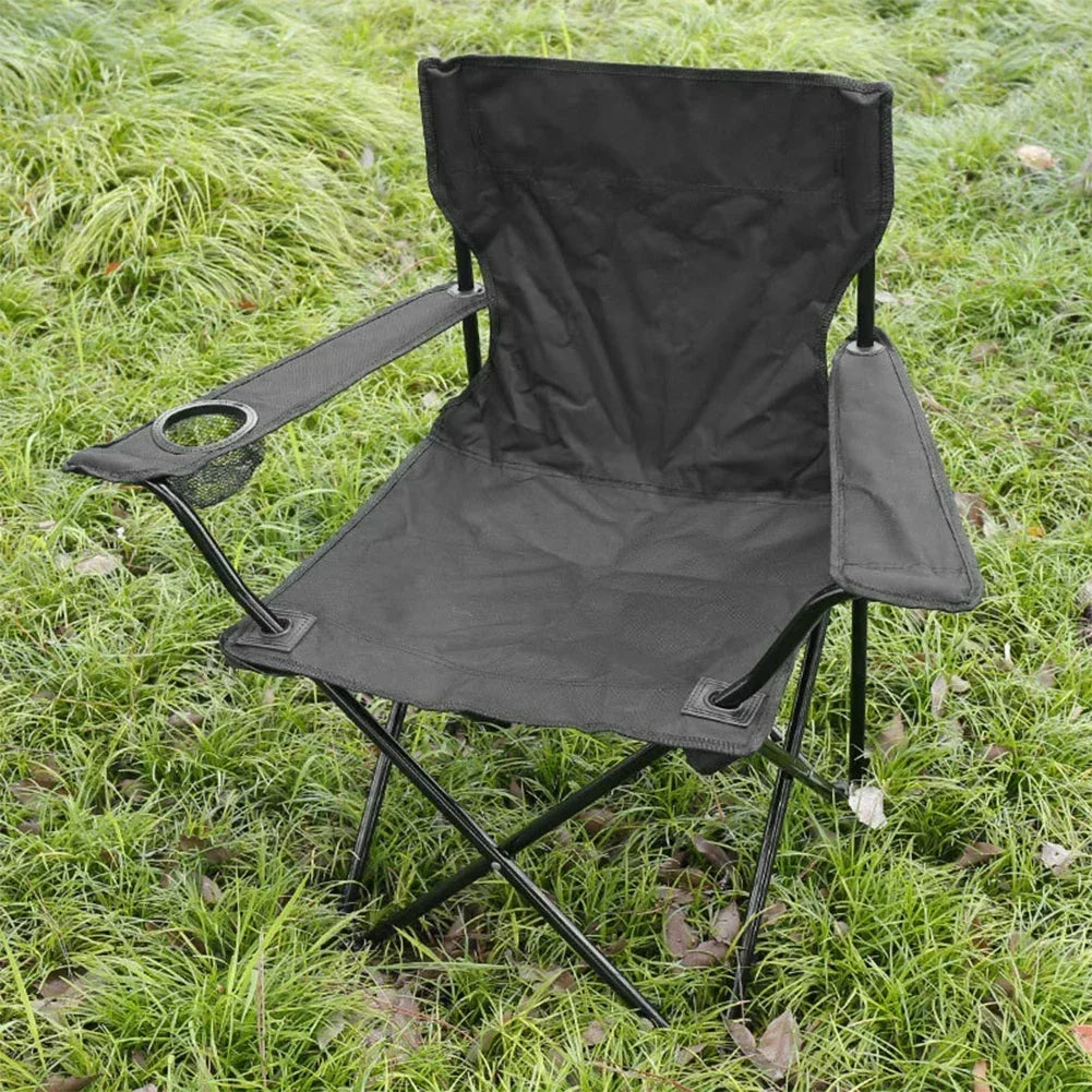 Chaises-de-camping-noir-gazon